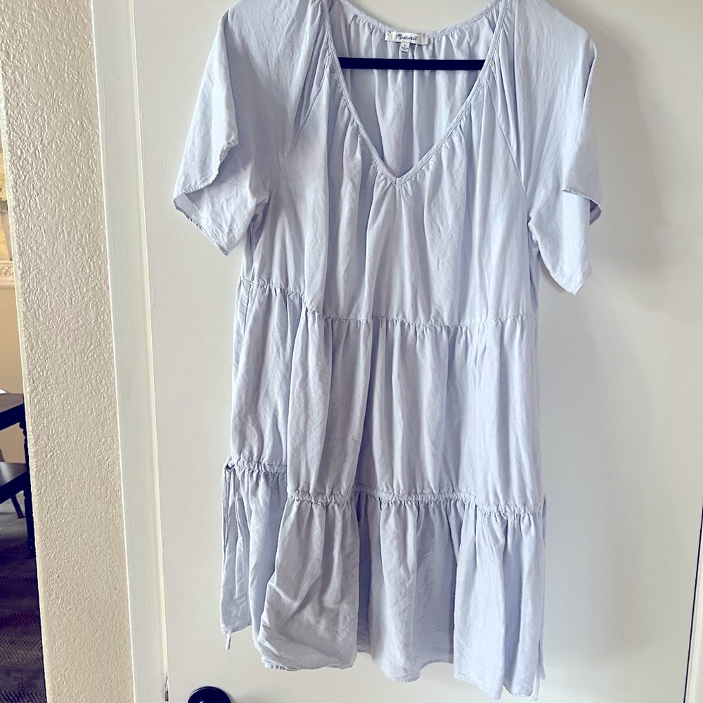 Madewell baby doll light blue dress with pockets and ties on bottom tier. Sz L.